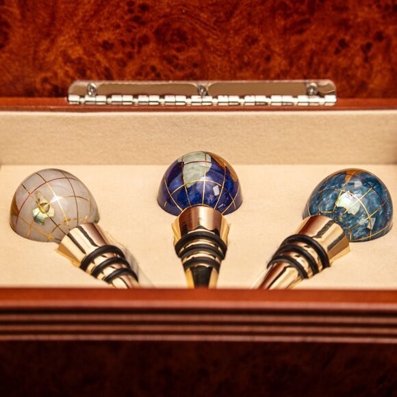 Alexander Kalifano Set of Gemstone Globe Wine Bottle Stoppers With Gold-Tone - Picture 5 of 10